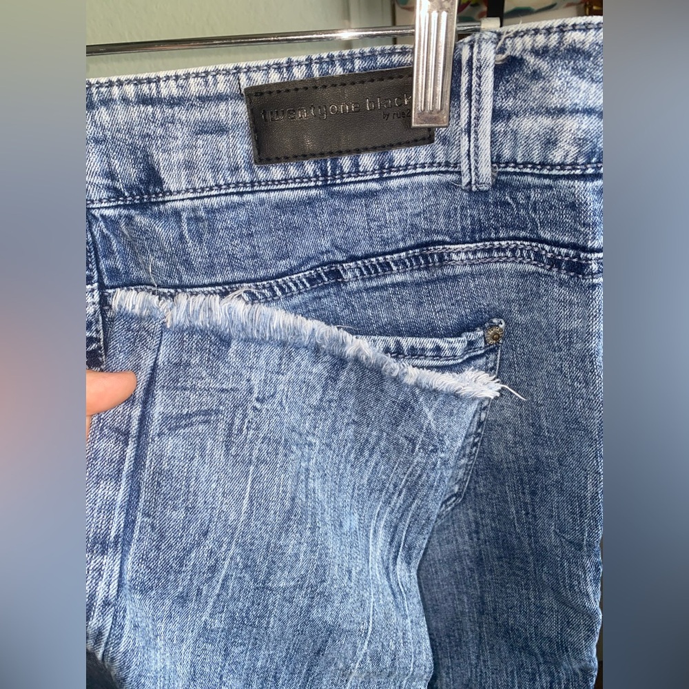 Twenty one Black Ankle Distressed Blue Jeans size 13/14 - Picture 17 of 17